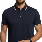 Polo Homme bleu marine mercerisé BACK to LEGEND (zoom sur la poitrine)