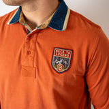 Polo manches longues orange col contrasté - BACK to LEGEND (zoom badge brodé)