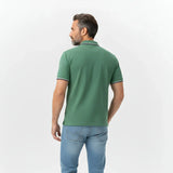 Polo homme vert au col rayé contrasté BACK to LEGEND (vue de dos)