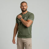 T-shirt vert col rond Barbarians BACK to LEGEND (vue de 3/4 face)