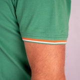 T-shirt vert col V pour homme BACK to LEGEND (zoom bord de manche)