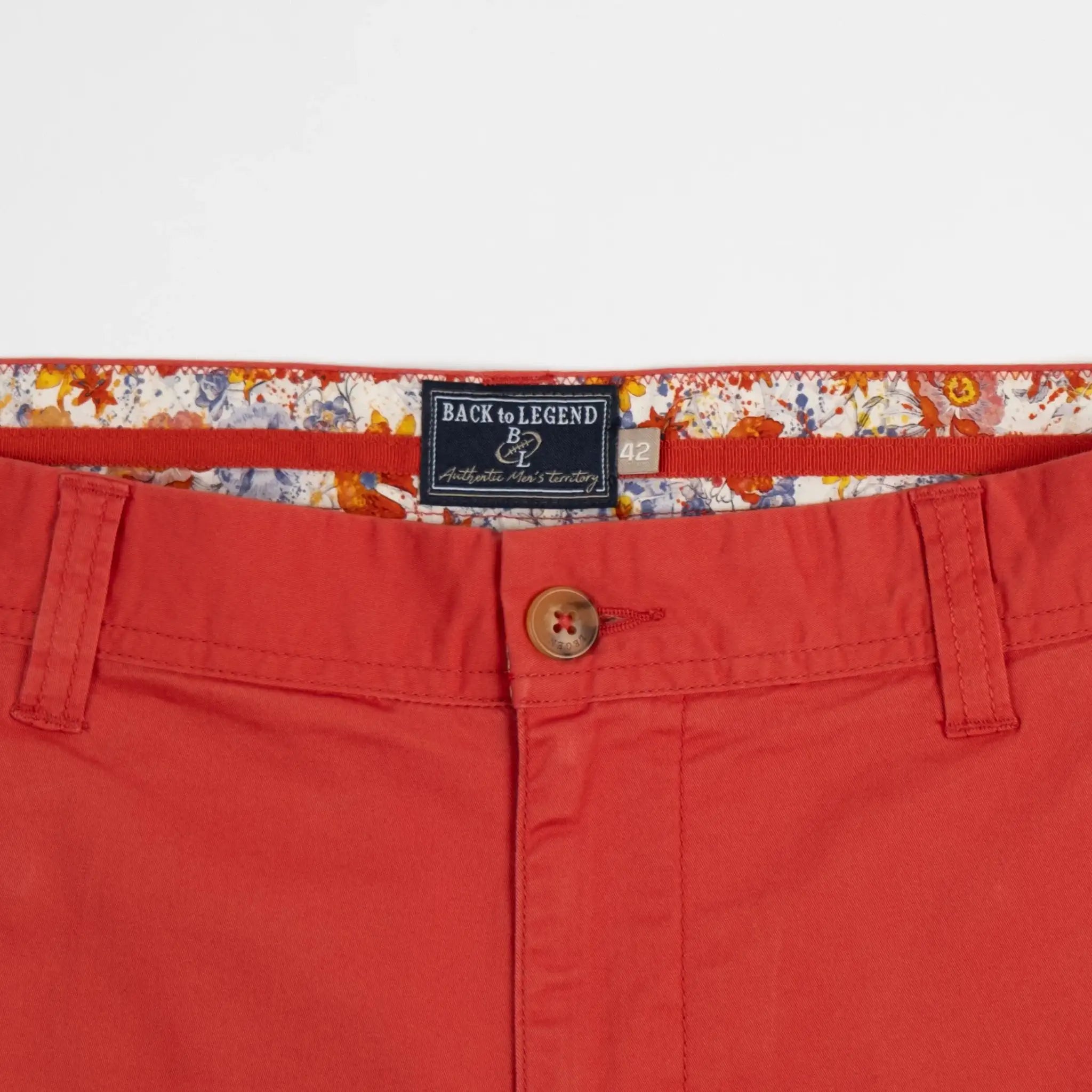 Bermuda coupe cargo rouge pour homme BACK TO LEGEND (zoom fermeture et passants de ceinture)