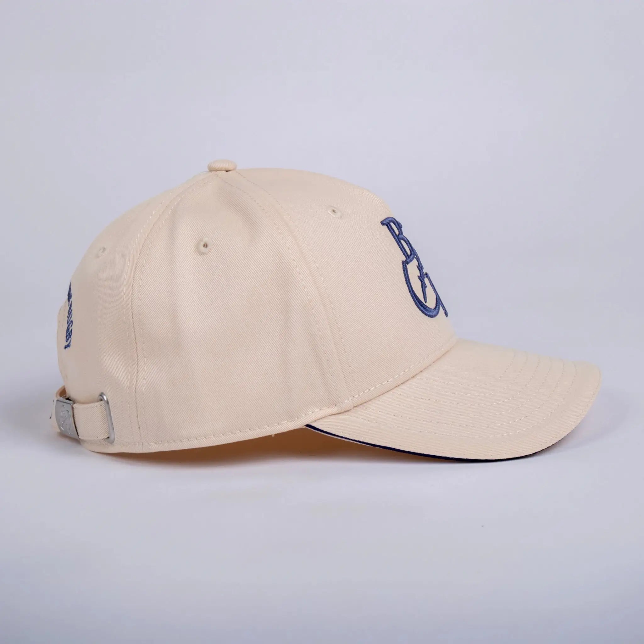 Casquette blanche signature rugbystique BACK to LEGEND (vue de profil droit)