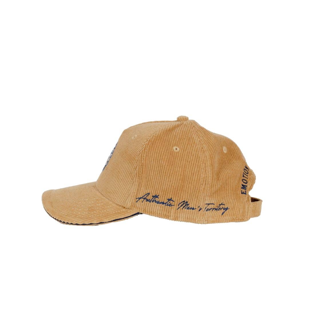 Casquette en velours ocre (vue de profil gauche)