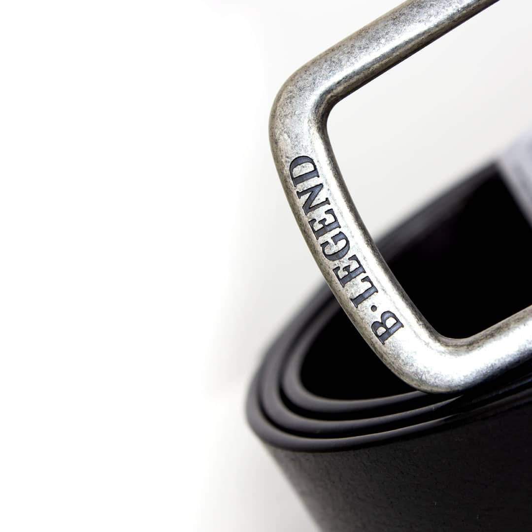 Ceinture homme noire en cuir Blacks Legend (zoom boucle métaliique)