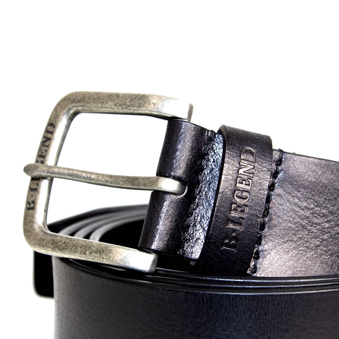 Ceinture homme noire en cuir Blacks Legend (zoom passant)