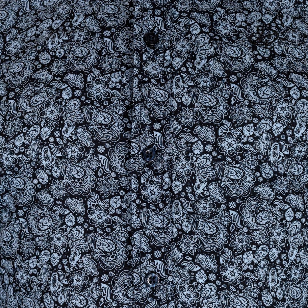 Chemise à manches longues homme grise en popline florale (zoom motif floral et boutons)