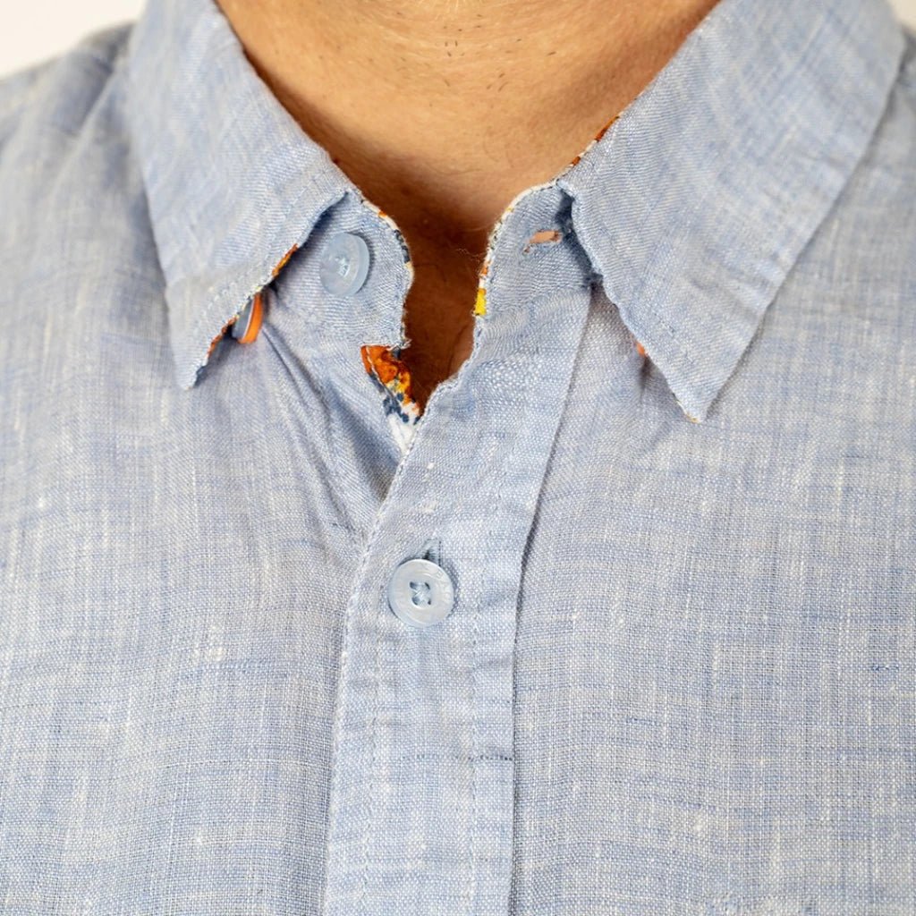 Chemise à manches longues homme bleu clair en lin BACK TO LEGEND (zoom sur le col)