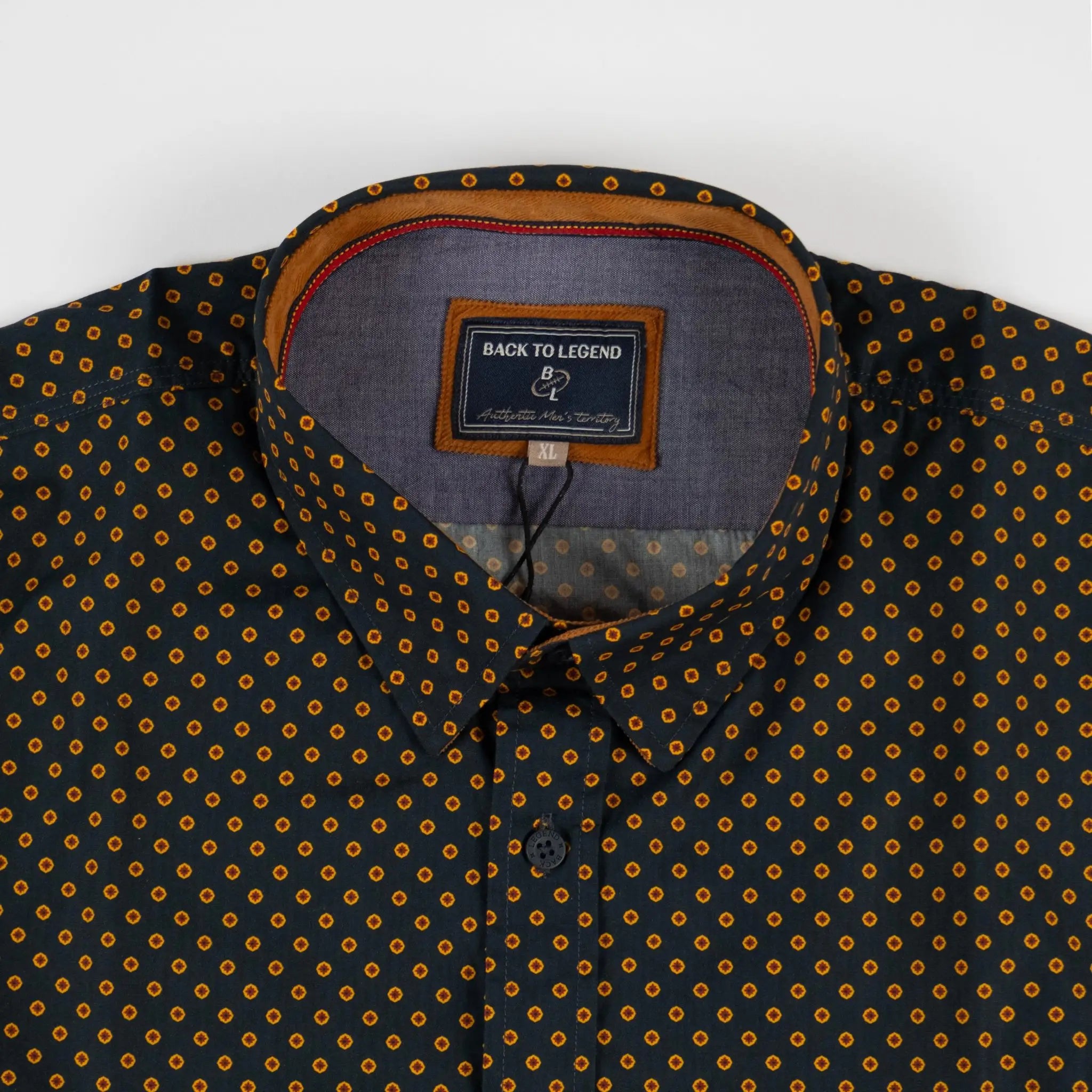 Chemise homme bleu marine à manches longues en popline BACK TO LEGEND (zoom poitrine et col)