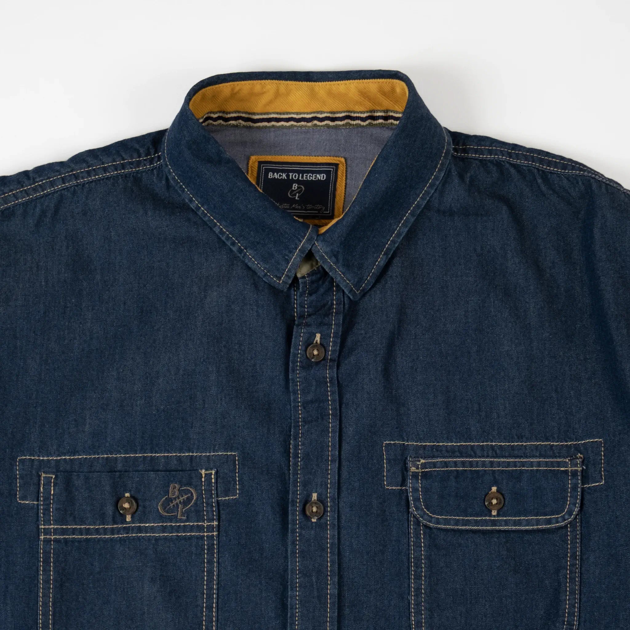 Chemise BACK TO LEGEND à manches longues en jean bleu denim foncé (zoom poitrine et col)