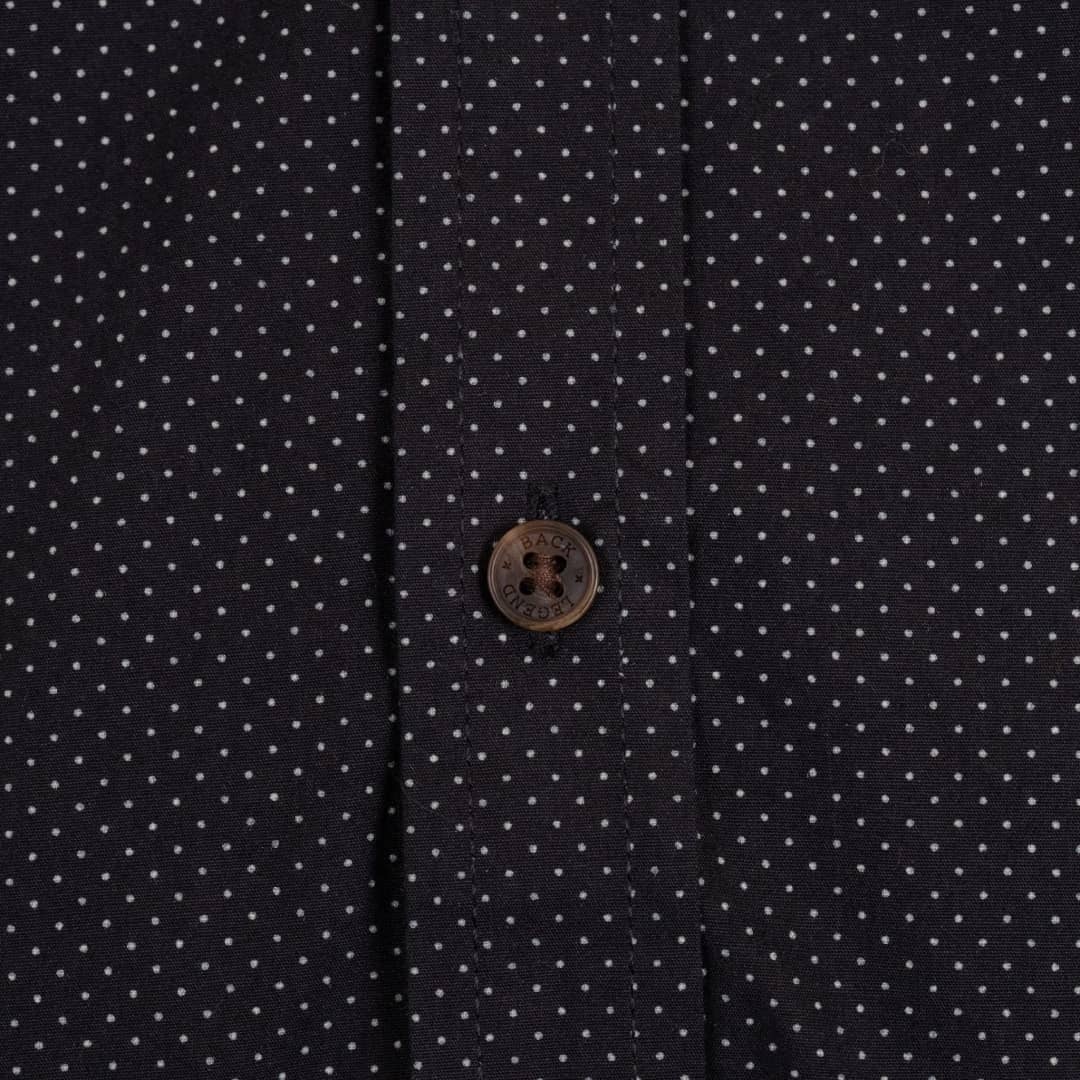 Chemise noire manches longues à pois en popline (zoom boutonnière)