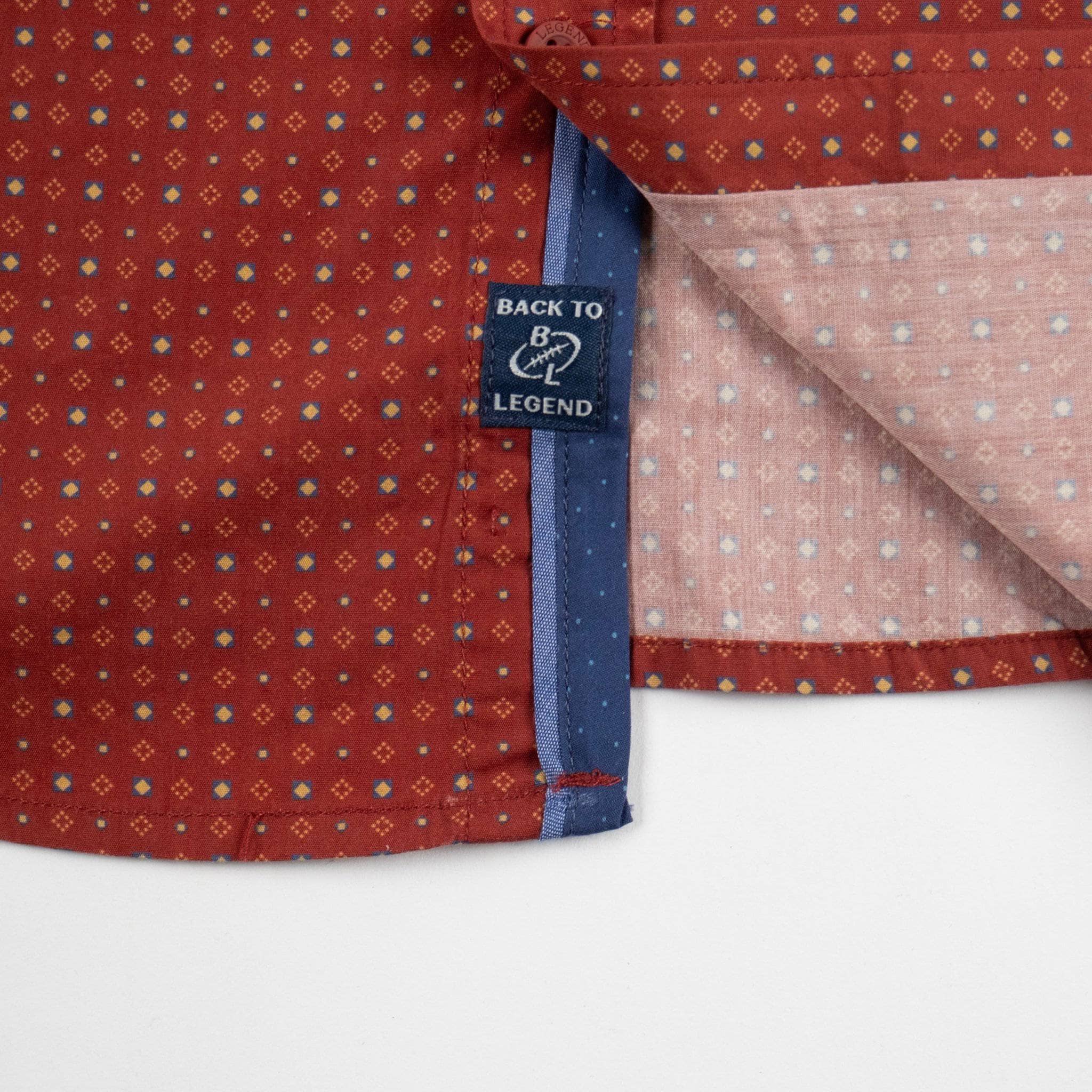 Chemise BACK TO LEGEND homme rouge à manches longues en popline (zoom finitions bas de vêtement)