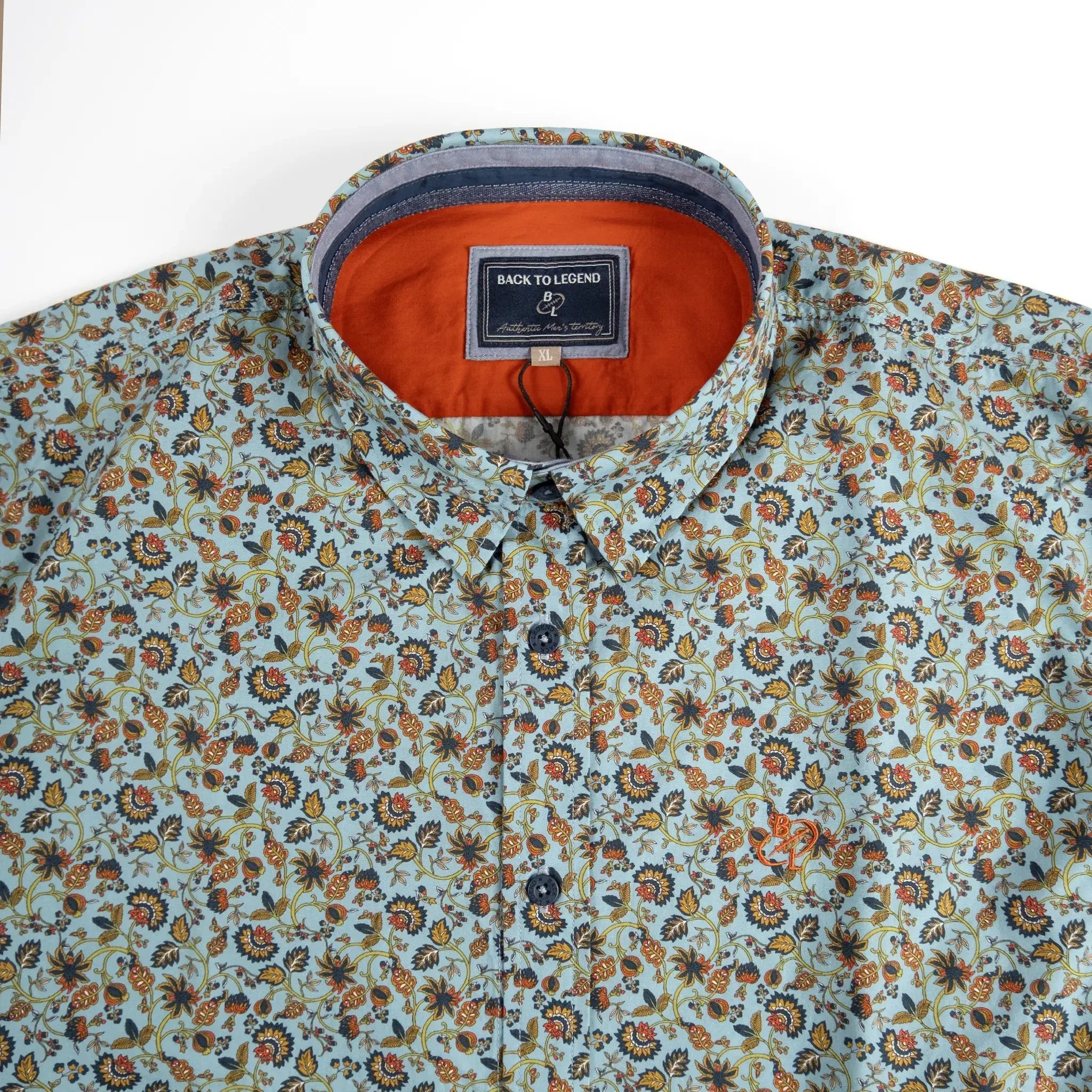 Chemise homme manches longues bleu ciel à imprimé floral BACK TO LEGEND (zoom poitrine et col)