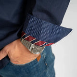 Chemise manches longues homme bleu marine 2 poches poitrine en popline BACK to LEGEND (zoom revers de manche)