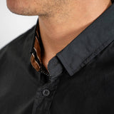 Chemise noire à manches longues en popline pour Homme (zoom col)