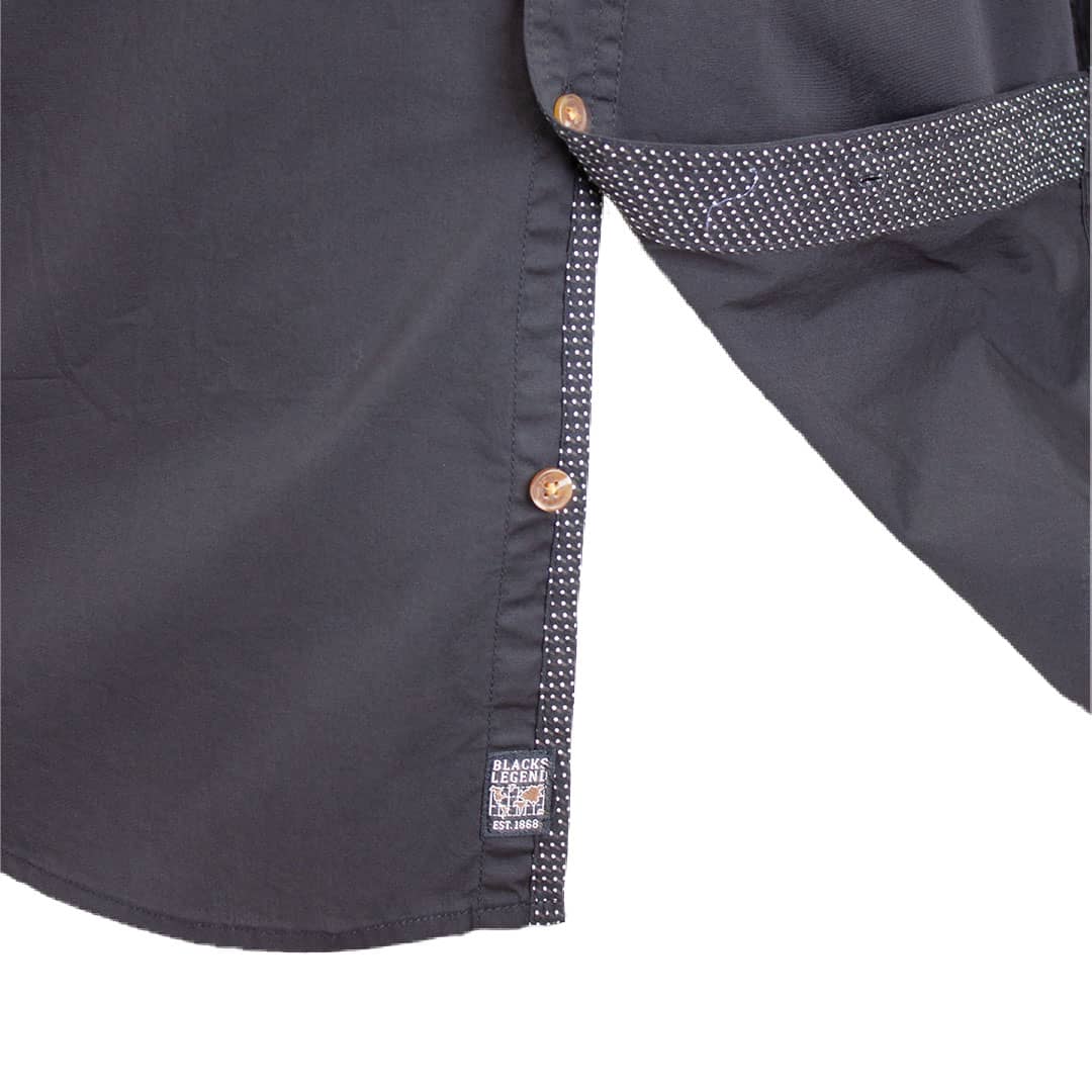 Chemise noire unie à manches longues Blacks Legend (Zoom boutonnière)