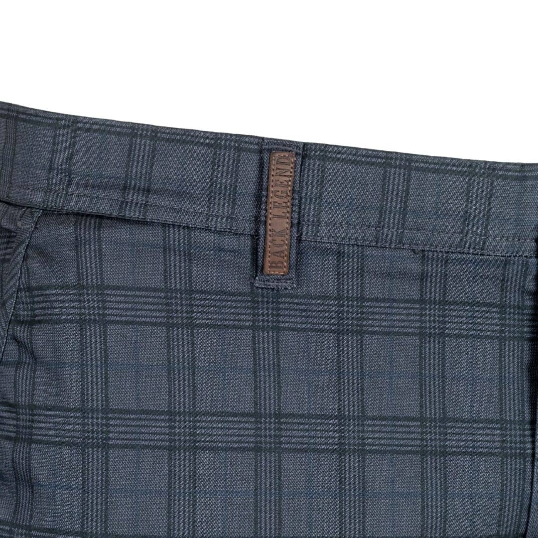 Pantalon cargo gris à carreaux pour hommes (zoom sur les passants)