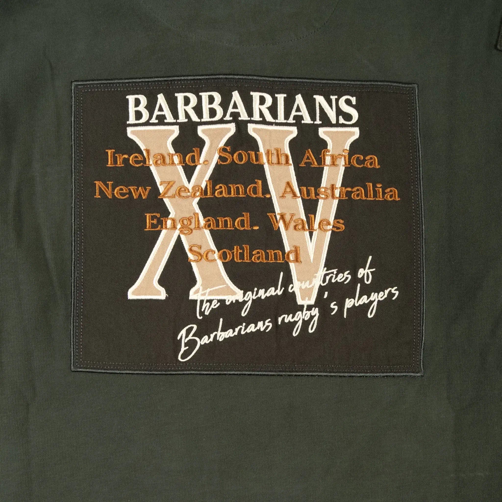 Polo XV Barbarians vert toucher peau de pêche BACK TO LEGEND (zoom patch dorsal)