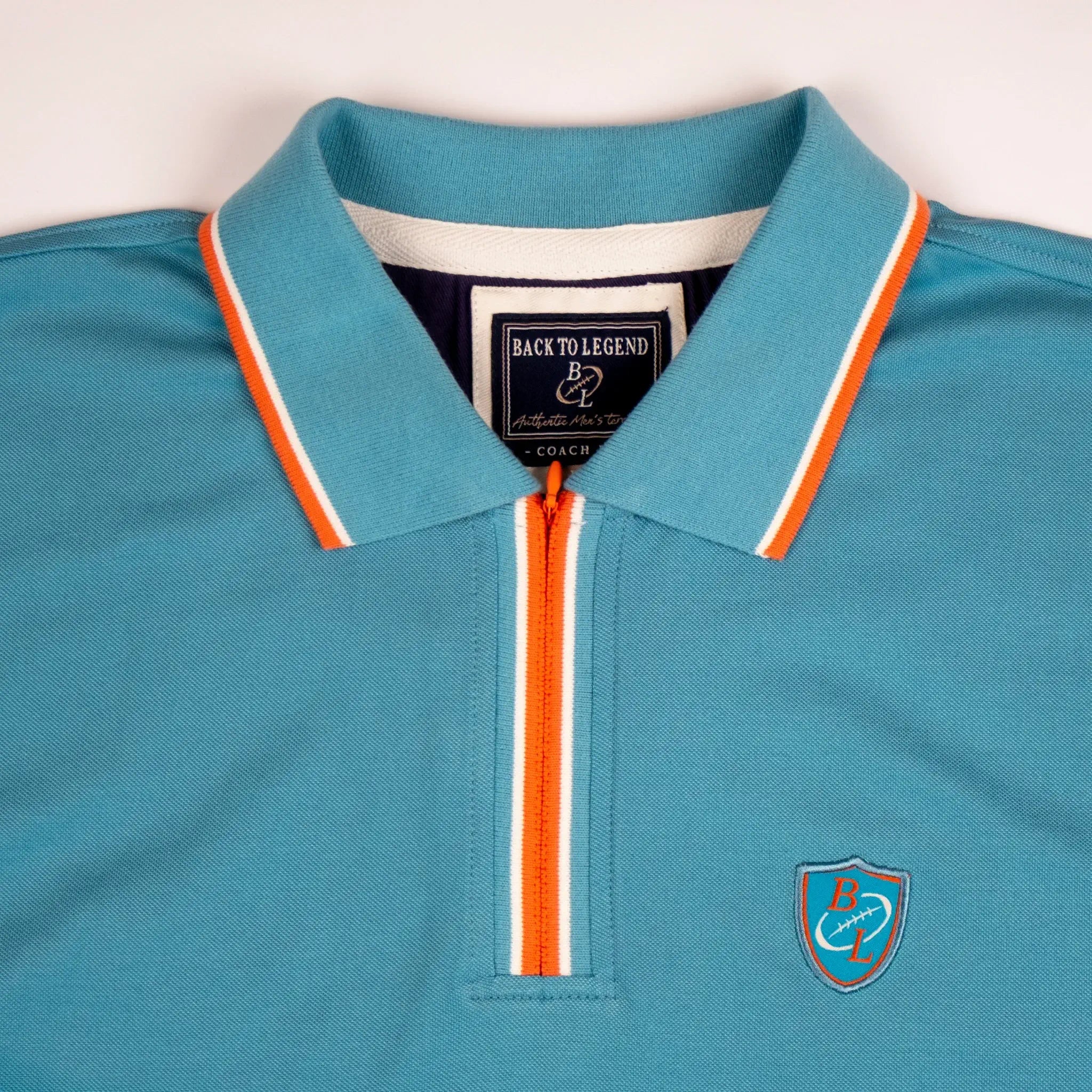 Polo homme bleu turquoise au col rayé contrasté BACK to LEGEND (zoom sur le col zippé)