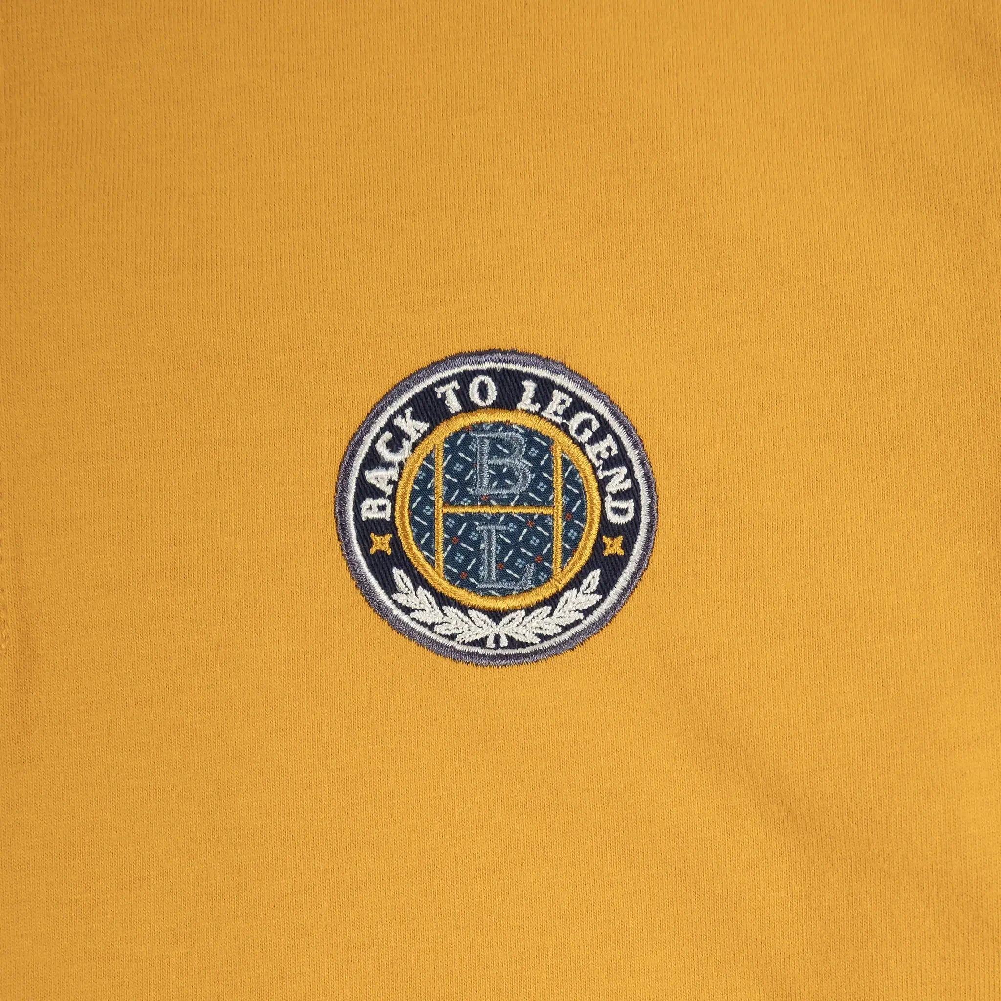 Polo jaune toucher peau de pêche pour hommes BACK TO LEGEND (zoom badge signature)