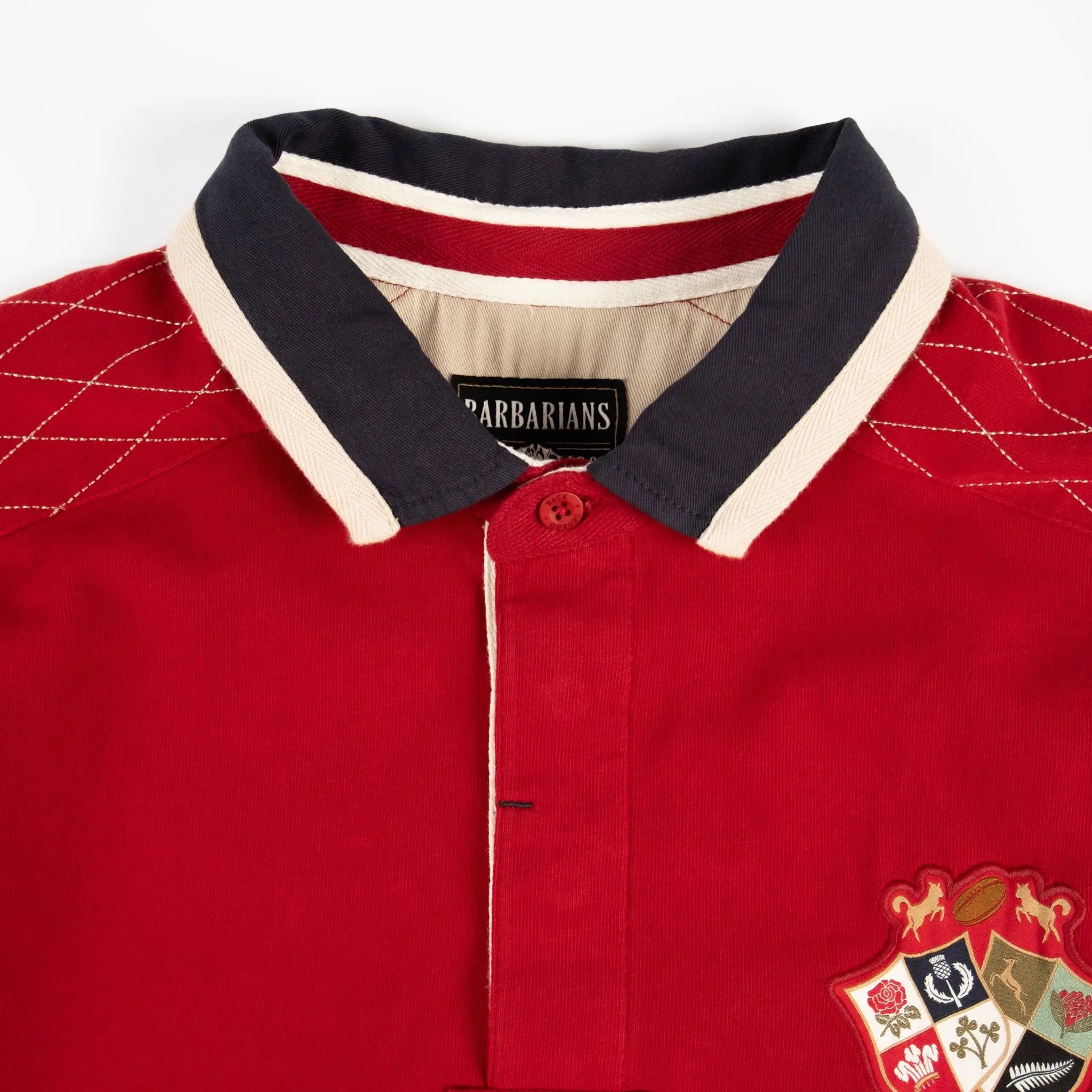 Polo XV Barbarians rouge toucher peau de pêche BACK TO LEGEND (zoom poitrine et col)