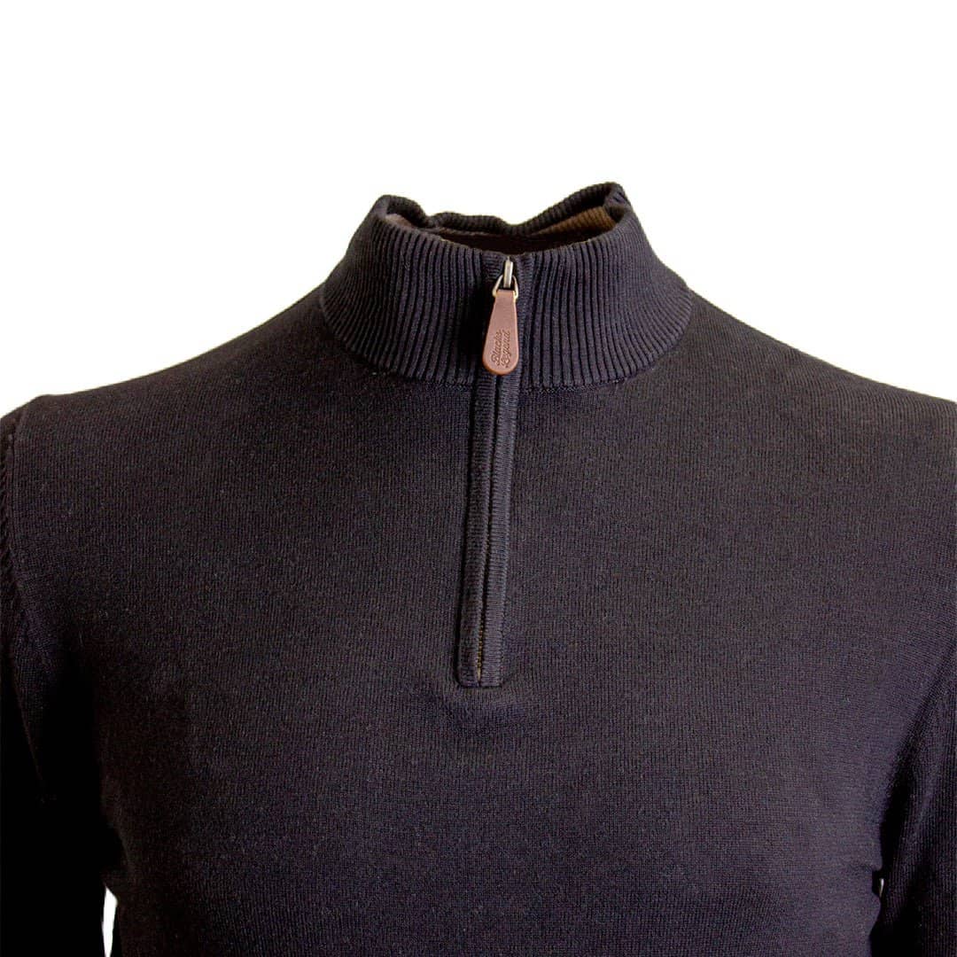 Pull camionneur noir en cachemire Blacks Legend (Zoom sur le col)