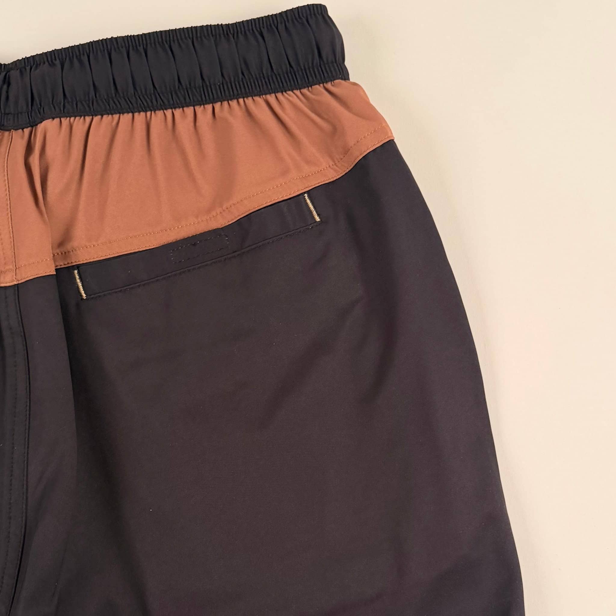 Short de bain BACK TO LEGEND bicolore marron/noir pour homme (zoom poche arrière)