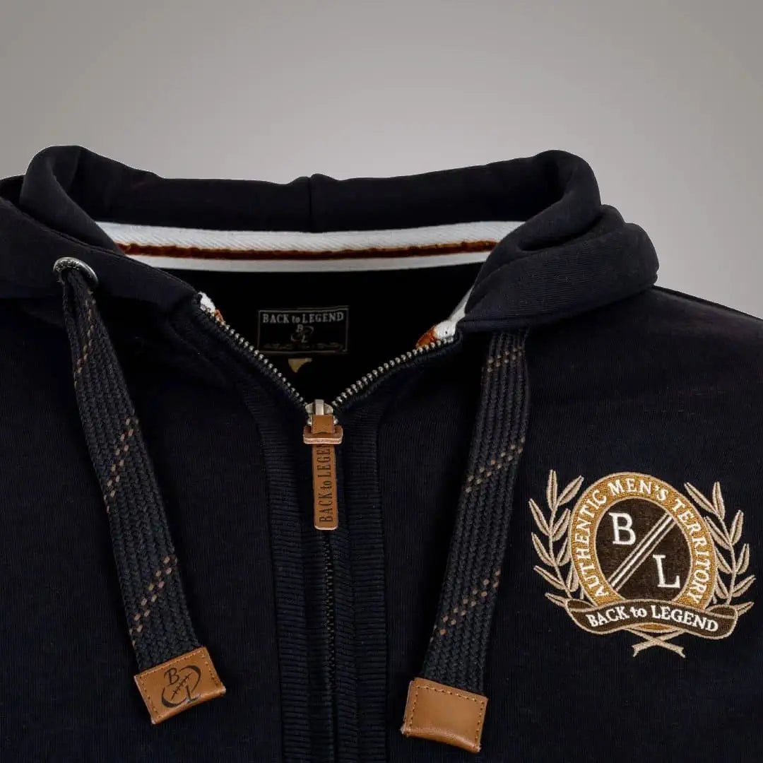 Sweat à capuche zippé noir brodé d'un ballon de rugby (zoom col)
