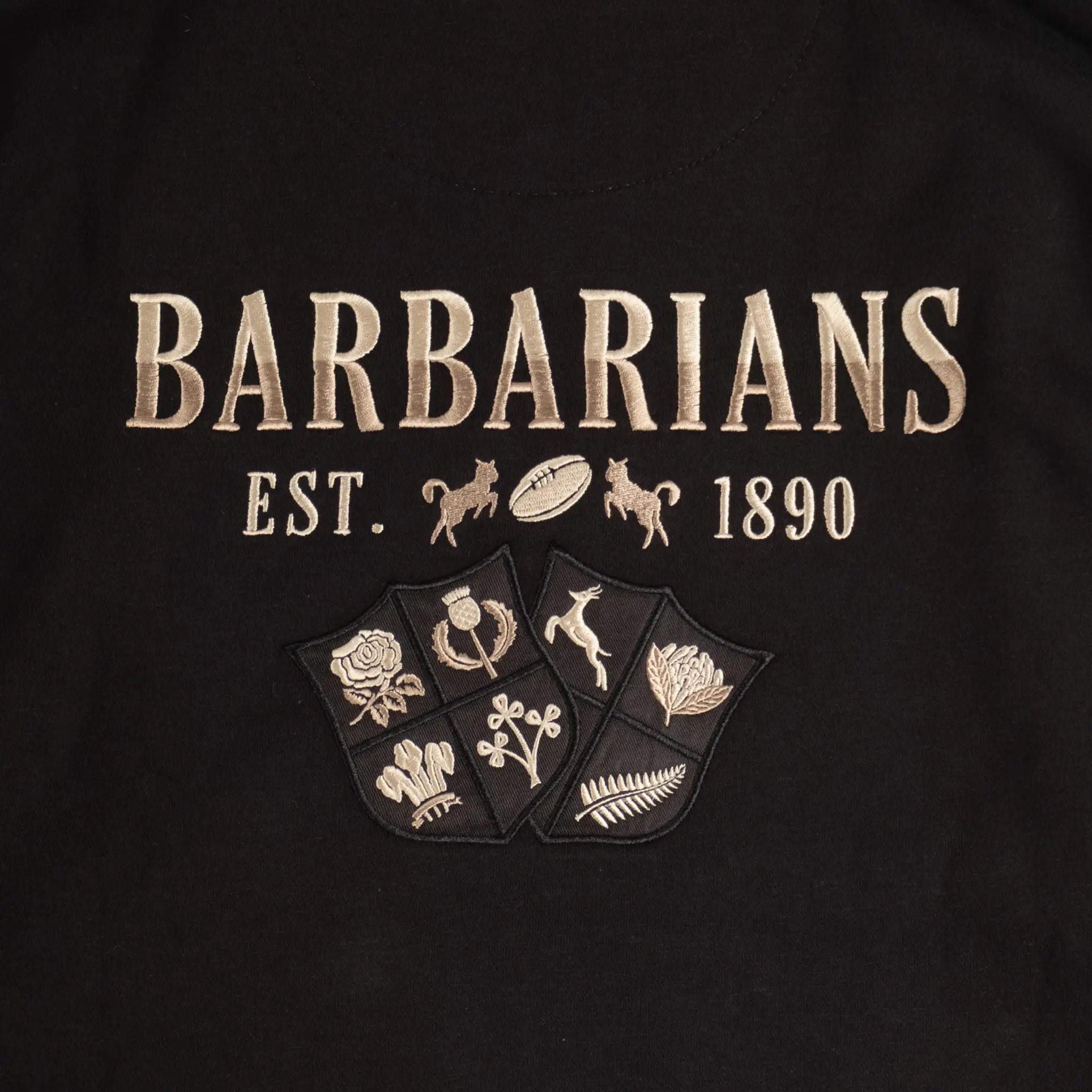 Sweat zippé noir à capuche Barbarians multi-nation BACK TO LEGEND (zoom broderie dorsale)