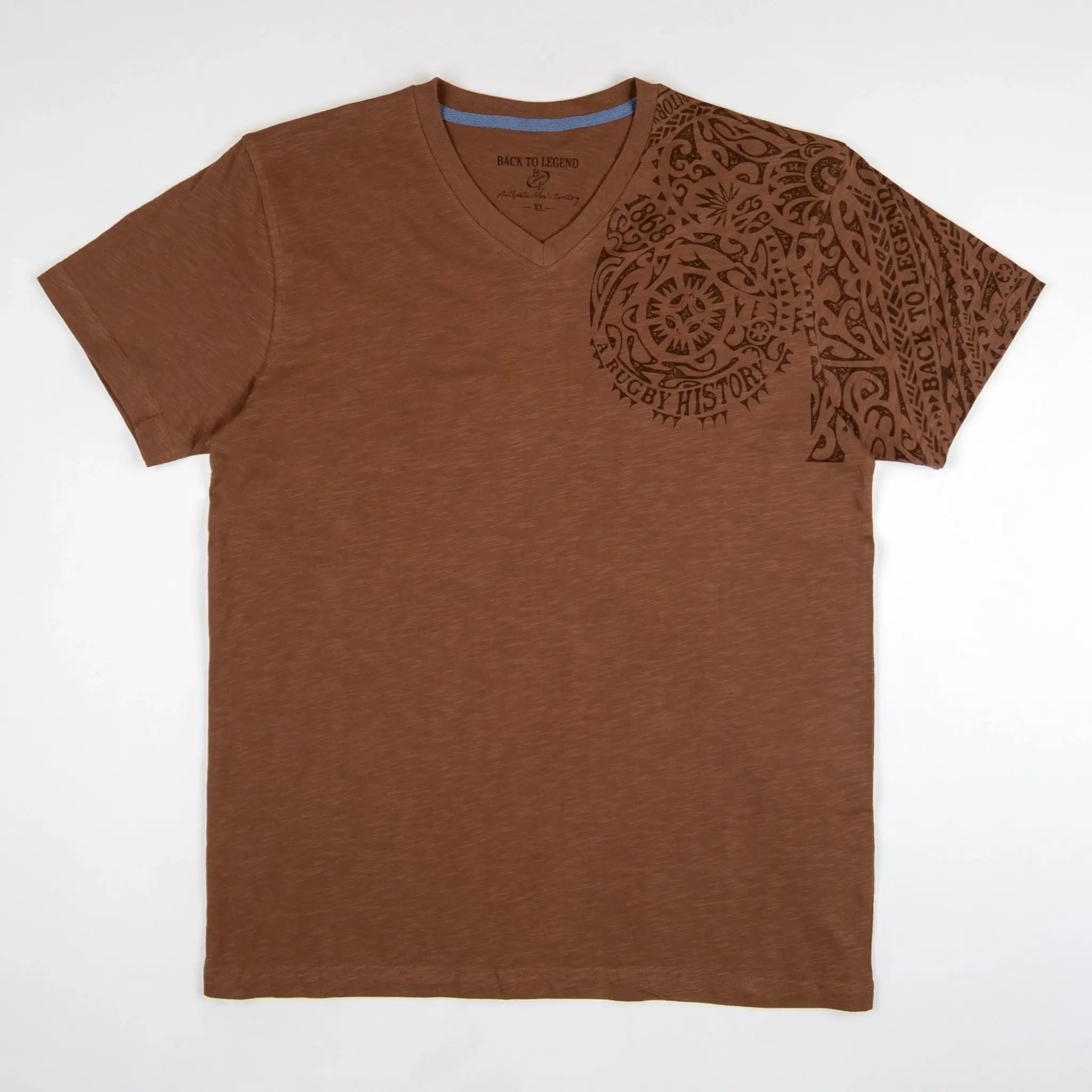 T-shirt maori marron pour homme col V BACK TO LEGEND (vêtement à plat de face)