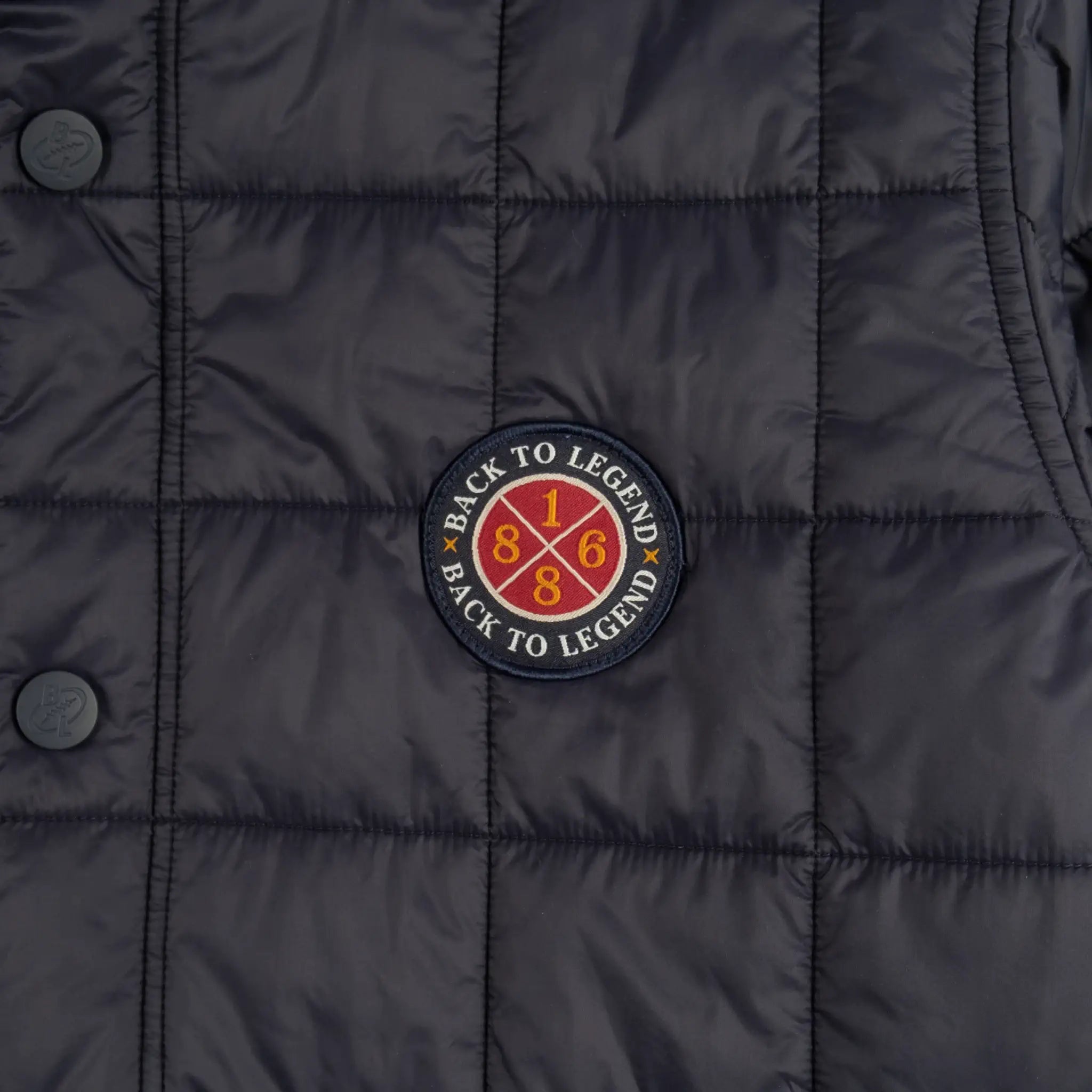 Veste matelassée bleu marine pour hommes BACK TO LEGEND (zoom badge signature)