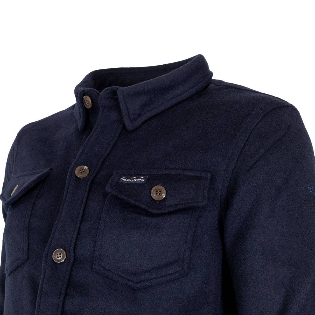 Veste surchemise bleue en laine et polyester (zoom poitrine)